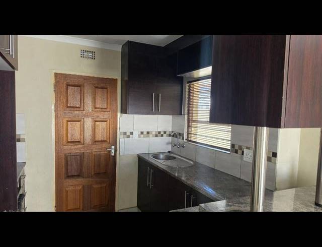 3 BEDROOM HOUSE FOR SALE IN RIVERSIDE VIEW EXT 35